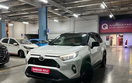 Toyota RAV4, 2021 год, 3 450 000 рублей, 2 фотография