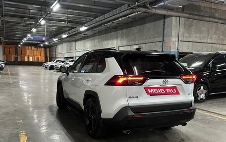 Toyota RAV4, 2021 год, 3 450 000 рублей, 7 фотография