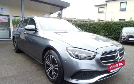 Mercedes-Benz E-Класс, 2022 год, 3 831 569 рублей, 2 фотография