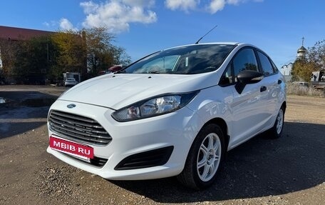 Ford Fiesta, 2015 год, 850 000 рублей, 2 фотография