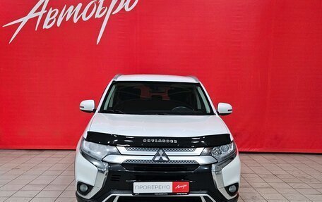 Mitsubishi Outlander III рестайлинг 3, 2020 год, 1 875 000 рублей, 8 фотография