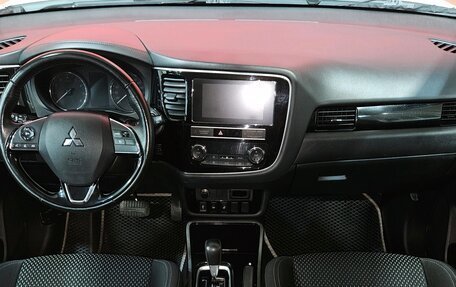 Mitsubishi Outlander III рестайлинг 3, 2020 год, 1 875 000 рублей, 9 фотография