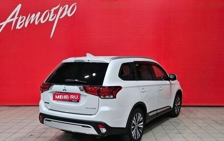 Mitsubishi Outlander III рестайлинг 3, 2020 год, 1 875 000 рублей, 5 фотография