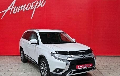 Mitsubishi Outlander III рестайлинг 3, 2020 год, 1 875 000 рублей, 7 фотография