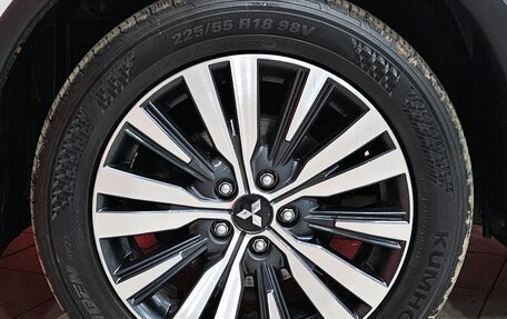 Mitsubishi Outlander III рестайлинг 3, 2020 год, 1 875 000 рублей, 19 фотография