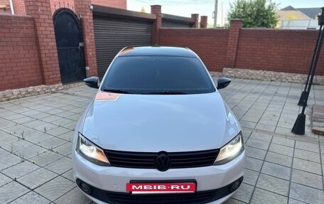 Volkswagen Jetta VI, 2013 год, 825 000 рублей, 3 фотография