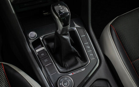 Volkswagen Tiguan II, 2021 год, 3 400 000 рублей, 18 фотография