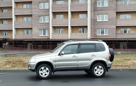 Chevrolet Niva I рестайлинг, 2010 год, 380 000 рублей, 21 фотография