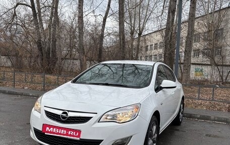 Opel Astra J, 2011 год, 700 000 рублей, 1 фотография