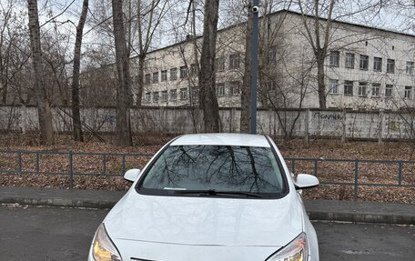Opel Astra J, 2011 год, 700 000 рублей, 2 фотография