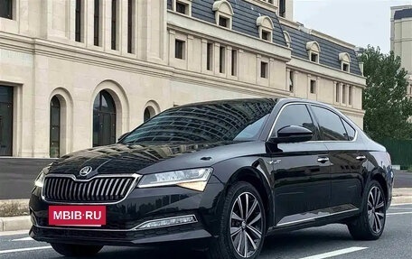 Skoda Superb III рестайлинг, 2022 год, 2 350 000 рублей, 3 фотография