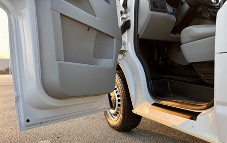 Volkswagen Transporter T5 рестайлинг, 2010 год, 1 990 000 рублей, 11 фотография