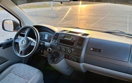 Volkswagen Transporter T5 рестайлинг, 2010 год, 1 990 000 рублей, 13 фотография