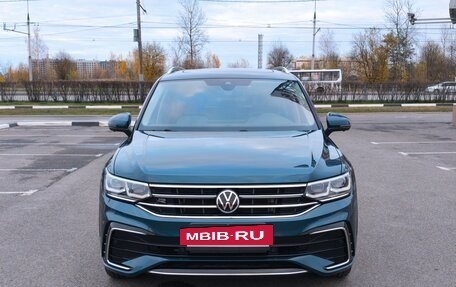 Volkswagen Tiguan II, 2021 год, 4 850 000 рублей, 2 фотография