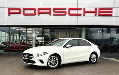 Mercedes-Benz A-Класс, 2019 год, 2 500 000 рублей, 1 фотография