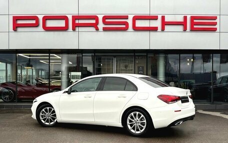 Mercedes-Benz A-Класс, 2019 год, 2 500 000 рублей, 3 фотография