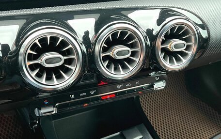 Mercedes-Benz A-Класс, 2019 год, 2 500 000 рублей, 22 фотография