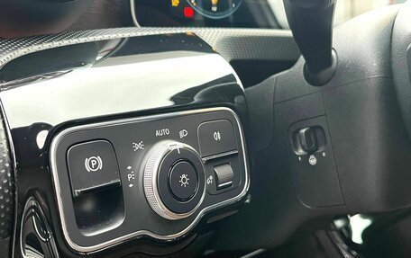 Mercedes-Benz A-Класс, 2019 год, 2 500 000 рублей, 24 фотография