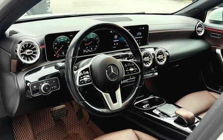 Mercedes-Benz A-Класс, 2019 год, 2 500 000 рублей, 25 фотография