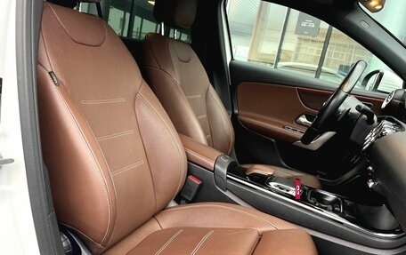 Mercedes-Benz A-Класс, 2019 год, 2 500 000 рублей, 27 фотография