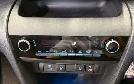 Toyota Yaris Cross, 2022 год, 2 150 000 рублей, 19 фотография