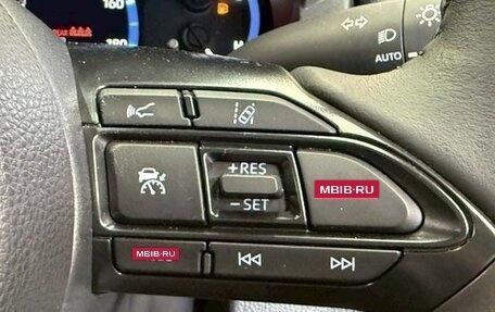 Toyota Yaris Cross, 2022 год, 2 150 000 рублей, 21 фотография