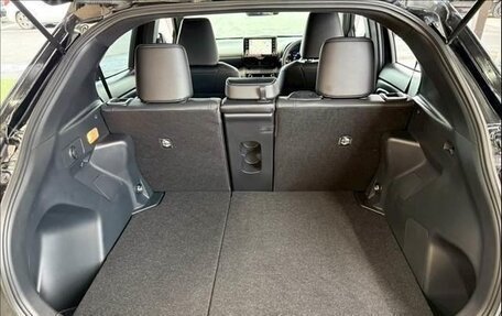 Toyota Yaris Cross, 2022 год, 2 150 000 рублей, 31 фотография