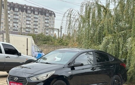 Hyundai Solaris II рестайлинг, 2017 год, 850 000 рублей, 1 фотография