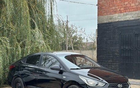 Hyundai Solaris II рестайлинг, 2017 год, 850 000 рублей, 2 фотография