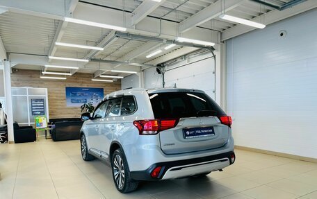 Mitsubishi Outlander III рестайлинг 3, 2019 год, 2 799 999 рублей, 4 фотография