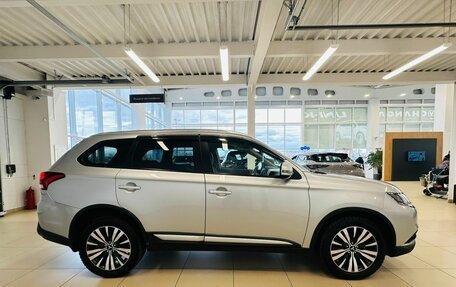 Mitsubishi Outlander III рестайлинг 3, 2019 год, 2 799 999 рублей, 7 фотография