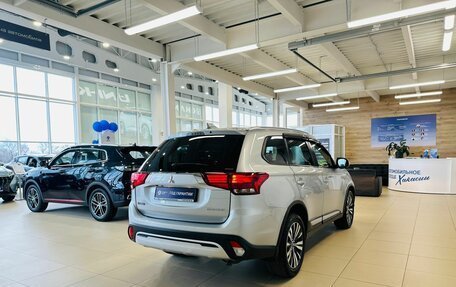 Mitsubishi Outlander III рестайлинг 3, 2019 год, 2 799 999 рублей, 6 фотография