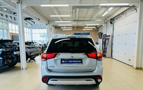 Mitsubishi Outlander III рестайлинг 3, 2019 год, 2 799 999 рублей, 5 фотография