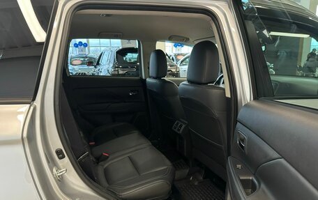 Mitsubishi Outlander III рестайлинг 3, 2019 год, 2 799 999 рублей, 17 фотография