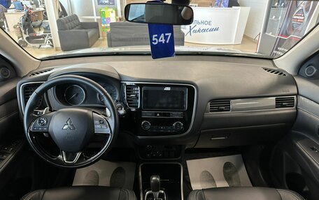 Mitsubishi Outlander III рестайлинг 3, 2019 год, 2 799 999 рублей, 16 фотография