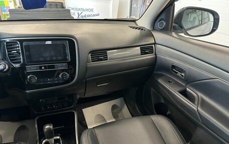 Mitsubishi Outlander III рестайлинг 3, 2019 год, 2 799 999 рублей, 15 фотография