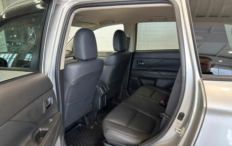 Mitsubishi Outlander III рестайлинг 3, 2019 год, 2 799 999 рублей, 18 фотография