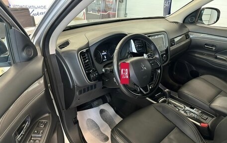 Mitsubishi Outlander III рестайлинг 3, 2019 год, 2 799 999 рублей, 10 фотография