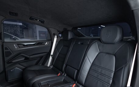 Porsche Cayenne III, 2025 год, 32 990 000 рублей, 28 фотография