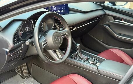 Mazda 3, 2021 год, 2 000 000 рублей, 9 фотография