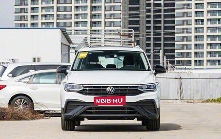 Volkswagen Tiguan II, 2025 год, 3 550 000 рублей, 2 фотография