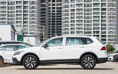 Volkswagen Tiguan II, 2025 год, 3 550 000 рублей, 8 фотография