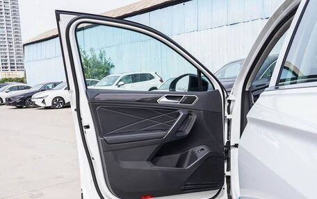 Volkswagen Tiguan II, 2025 год, 3 550 000 рублей, 26 фотография