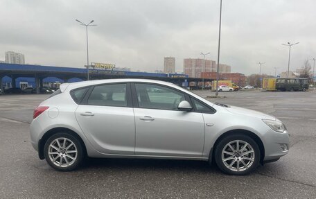 Opel Astra J, 2011 год, 1 020 000 рублей, 2 фотография