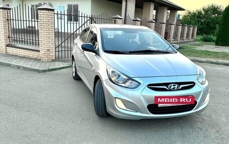 Hyundai Solaris II рестайлинг, 2013 год, 880 000 рублей, 4 фотография