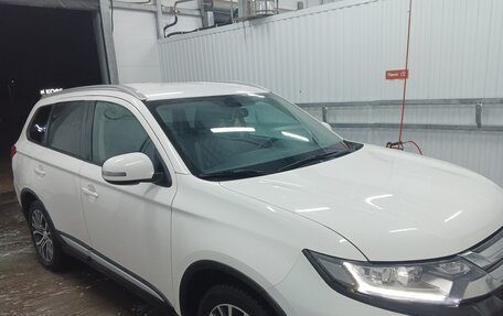 Mitsubishi Outlander III рестайлинг 3, 2018 год, 1 650 000 рублей, 1 фотография