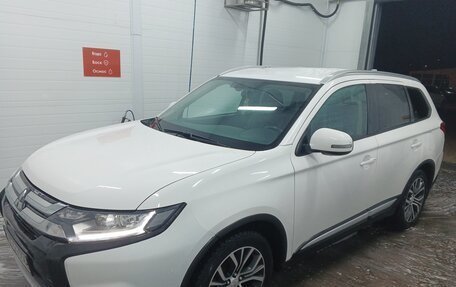 Mitsubishi Outlander III рестайлинг 3, 2018 год, 1 650 000 рублей, 2 фотография