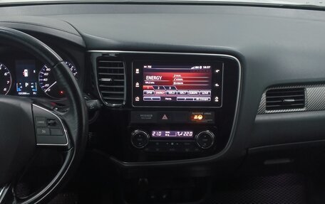 Mitsubishi Outlander III рестайлинг 3, 2018 год, 1 650 000 рублей, 9 фотография