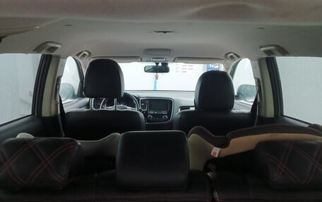 Mitsubishi Outlander III рестайлинг 3, 2018 год, 1 650 000 рублей, 7 фотография