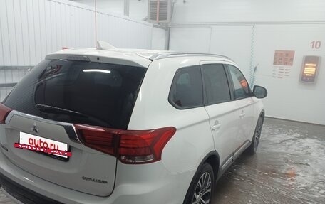 Mitsubishi Outlander III рестайлинг 3, 2018 год, 1 650 000 рублей, 3 фотография